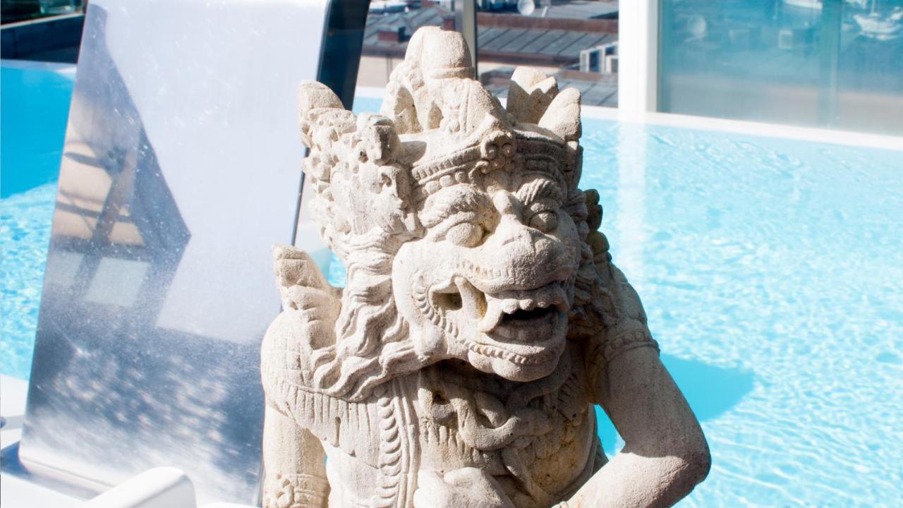 Gran Hotel Nagari Boutique & Spa Виго Экстерьер фото A gargoyle on the side of the building