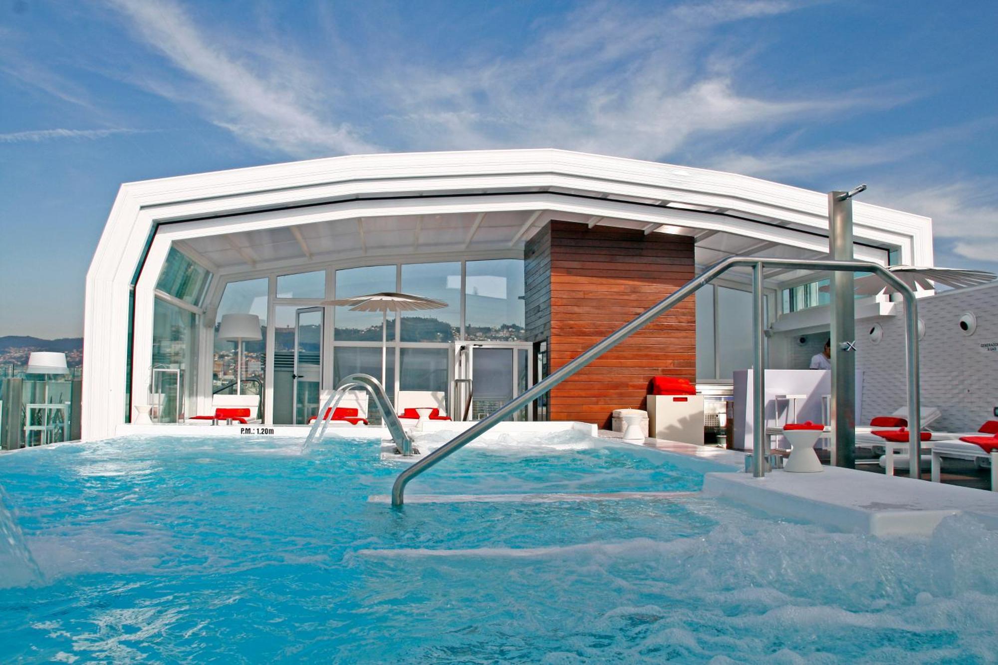 Gran Hotel Nagari Boutique & Spa Виго Экстерьер фото The rooftop pool at the Mandarin Oriental Barcelona