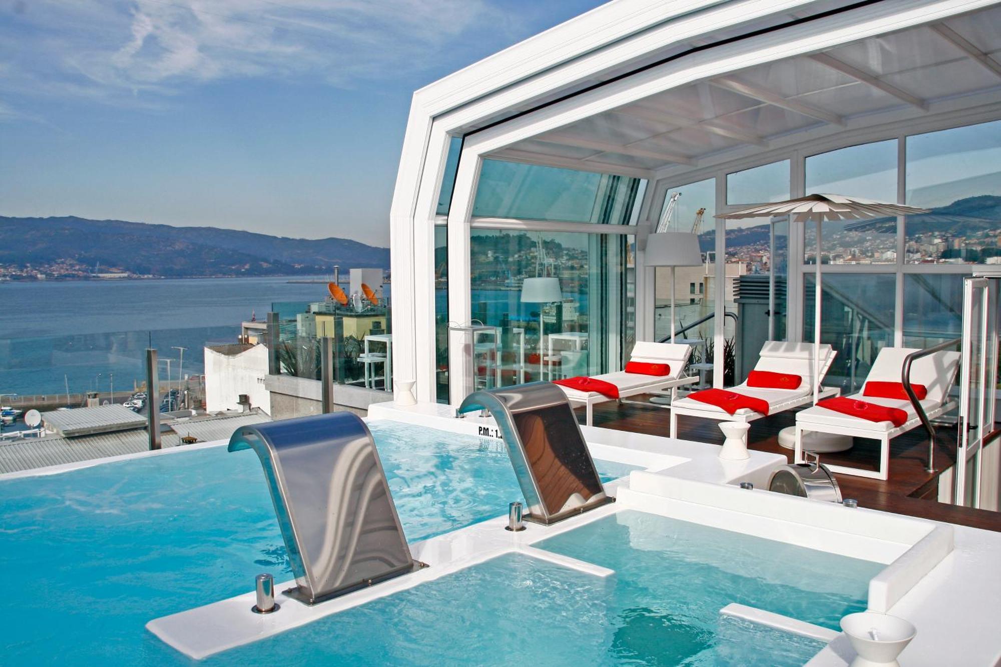 Gran Hotel Nagari Boutique & Spa Виго Удобства фото The rooftop pool at the Hotel Alexandra
