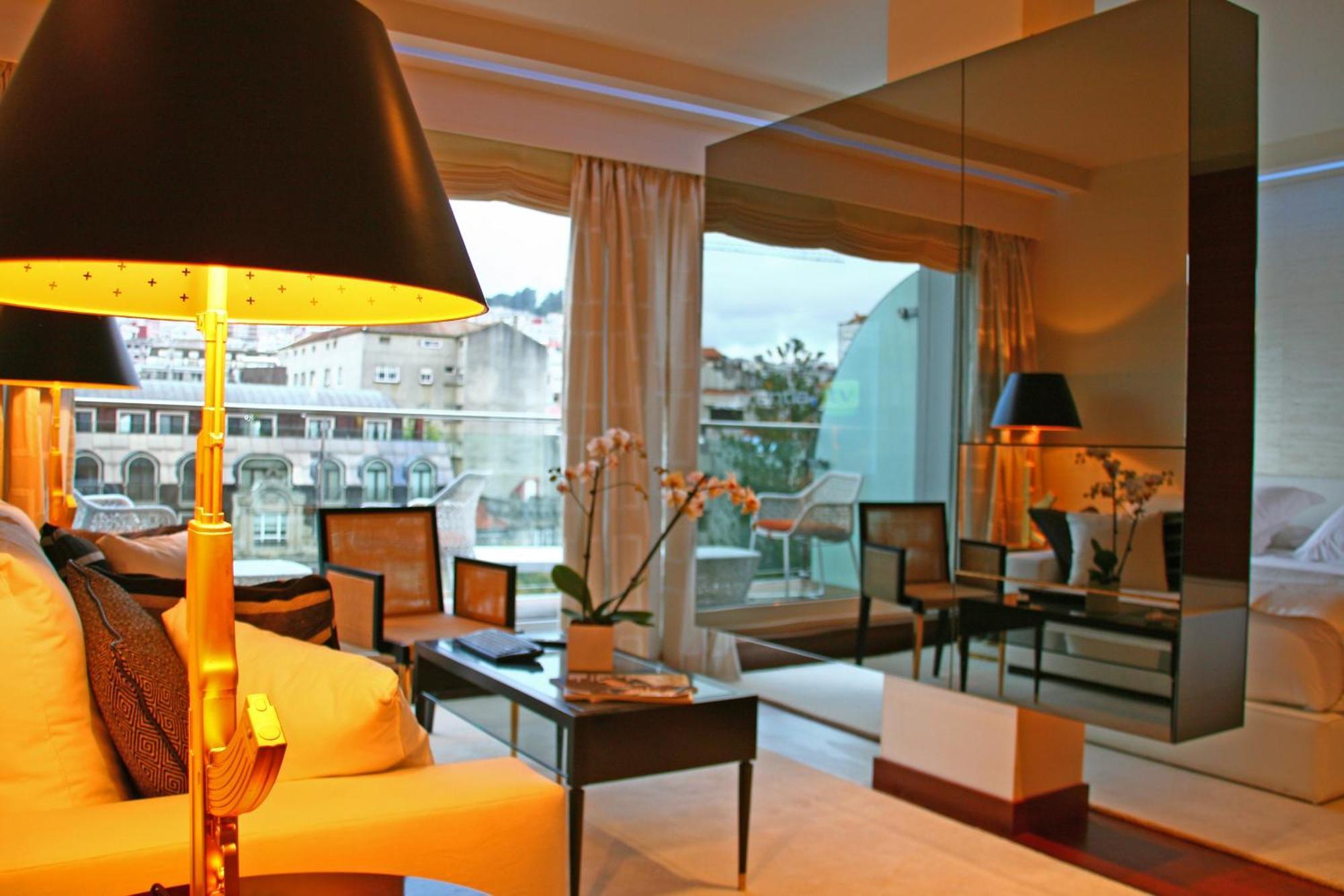 Gran Hotel Nagari Boutique & Spa Виго Экстерьер фото Interior of a suite at the Hotel Excelsior